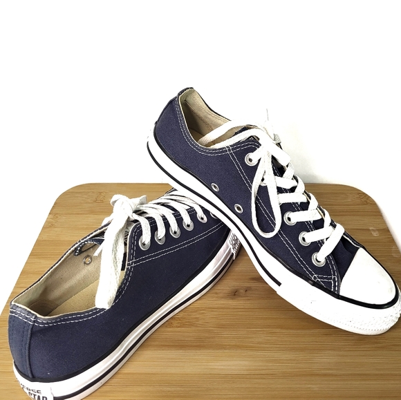 Classic low top converse sneakers - Picture 2 of 7